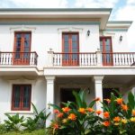 Fachadas de casas de dos pisos en Colombia